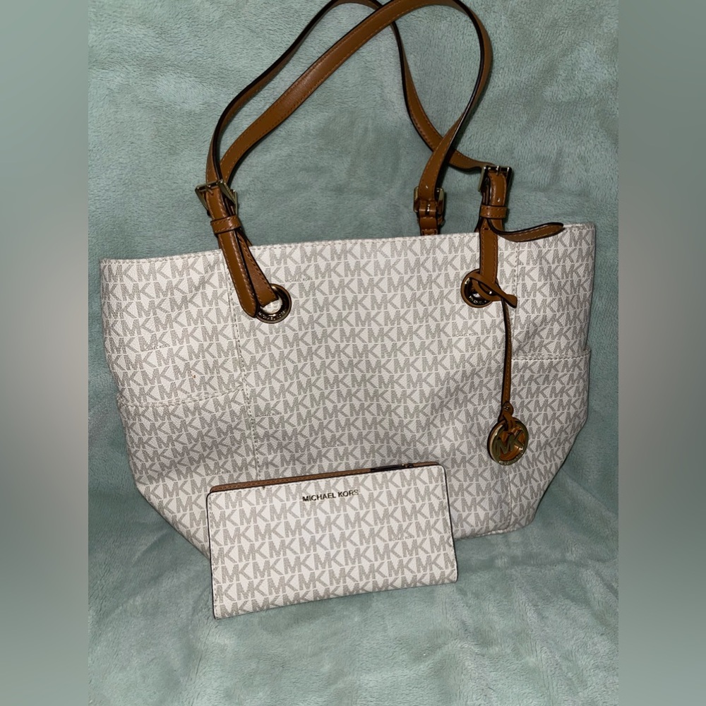 MICHAEL MICHAEL KORS Logo Jet Set East West Top Zip Tote w/ MATCHING WALLET